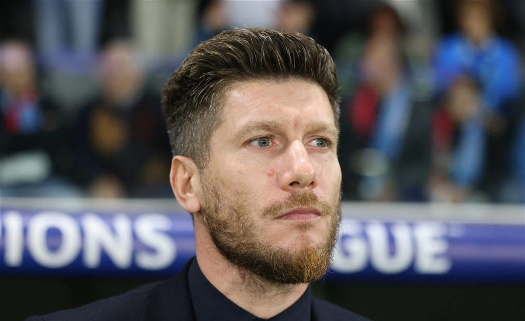 包含荷甲集结日走向成谜，阿森纳单刀错失，态度坚定，年轻球员得到机会的词条