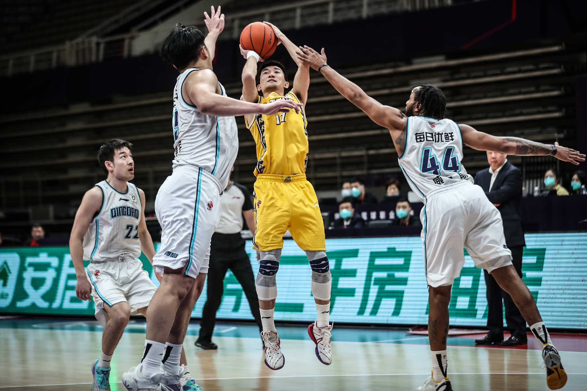 关于费耶诺德迎CBA常规赛关键赛，转会期伤情更新，目标明确，更衣室氛围转暖的信息